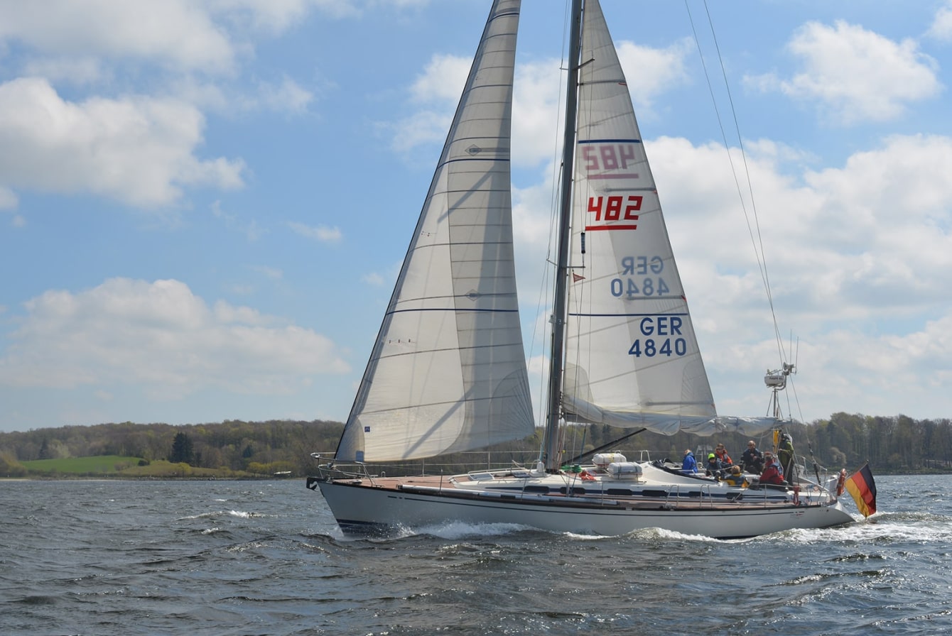 seetoern-ostsee-yachtsegeln-crew-welle-seesegeln-min