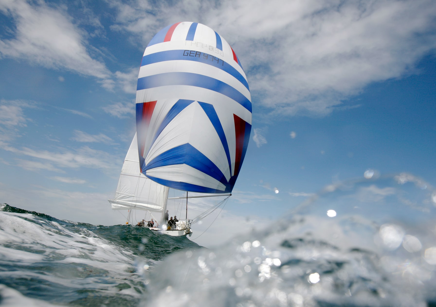 spinnaker-welle-hochseeyacht-dynamisches segeln