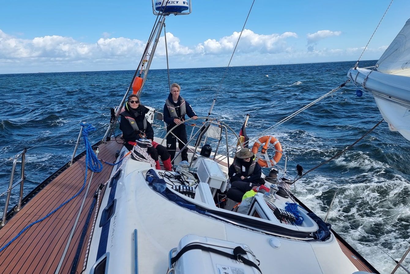 yachtzoern-junioren-ostsee-segeln-spaß-min